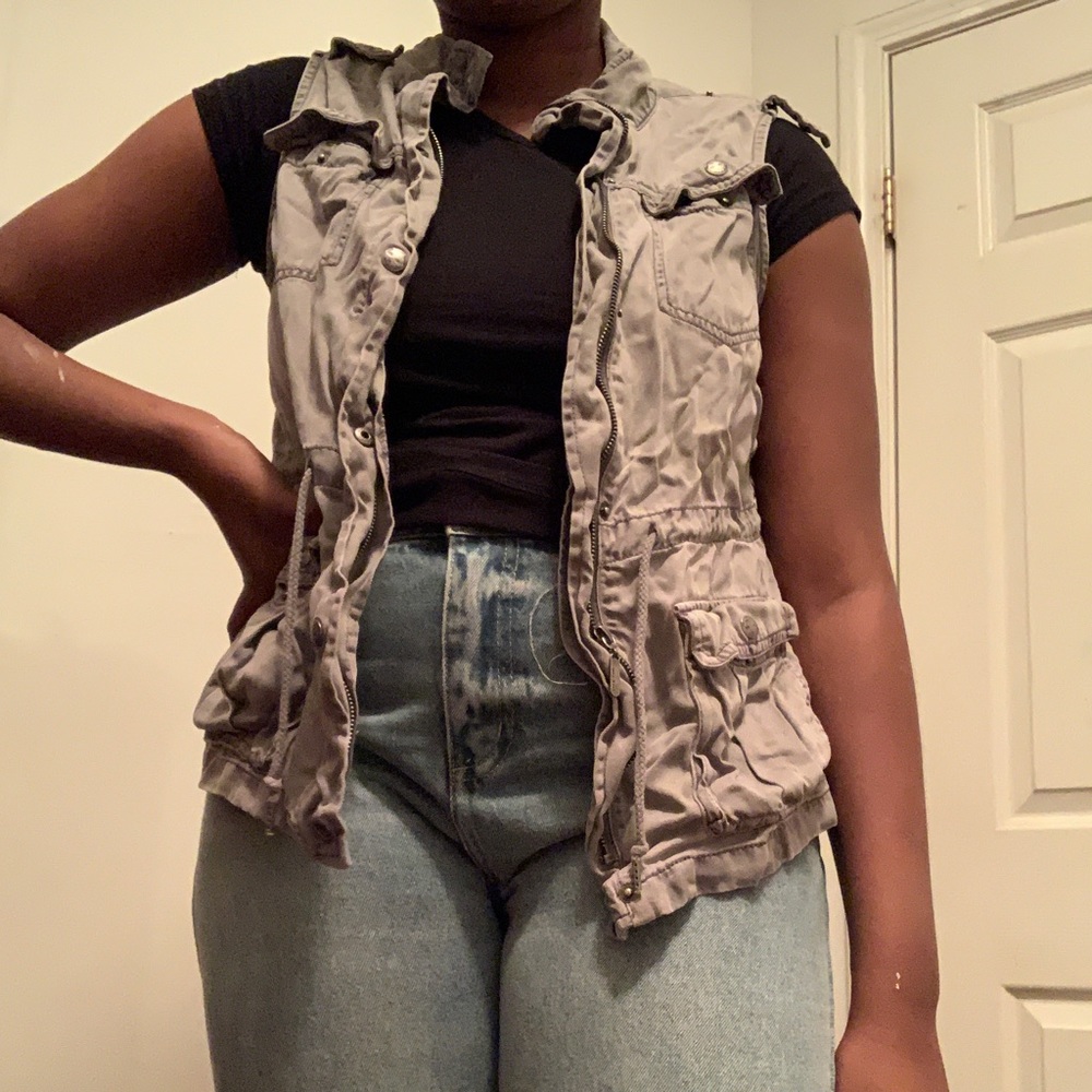 Women’s cargo vest